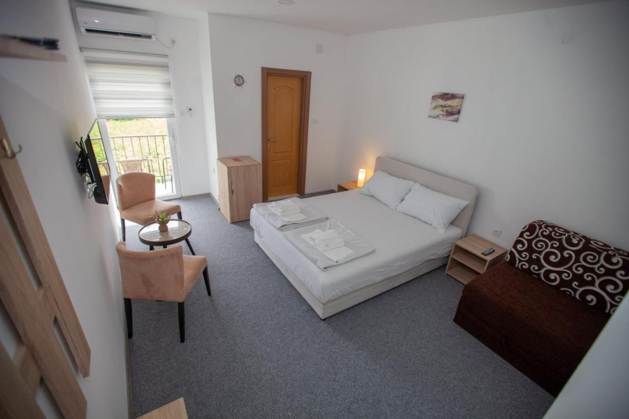 Vinarija "Delmo" Apartments Trebinje Bagian luar foto